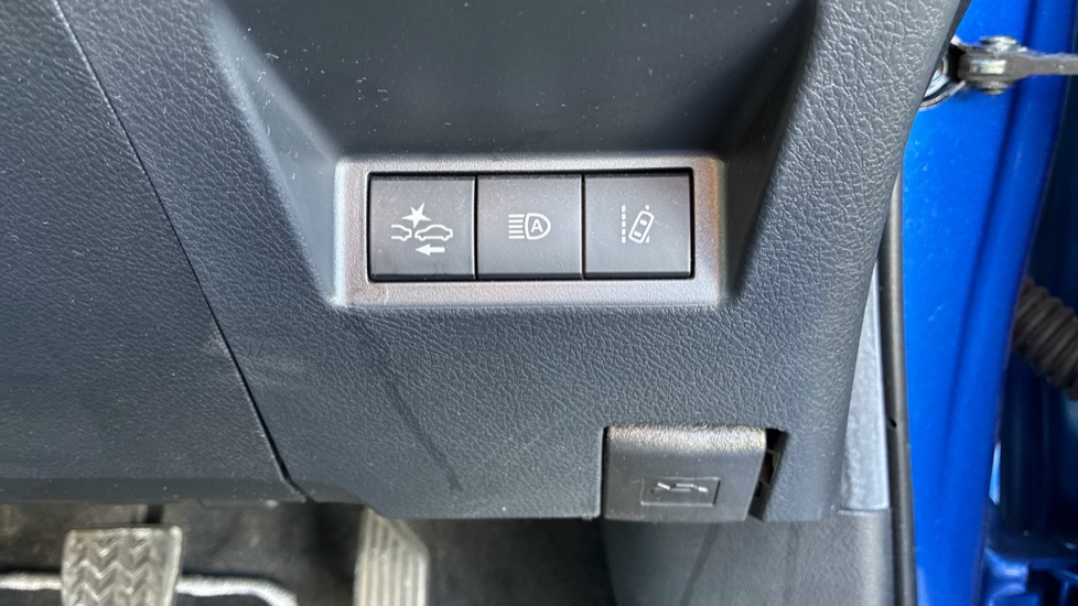 Toyota Yaris 1.5 VVT-i Y20 5dr [Bi-tone] Petrol Hatchback - Image 35