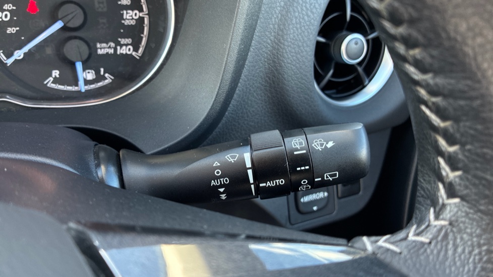Toyota Yaris 1.5 VVT-i Y20 5dr [Bi-tone] Petrol Hatchback - Image 37