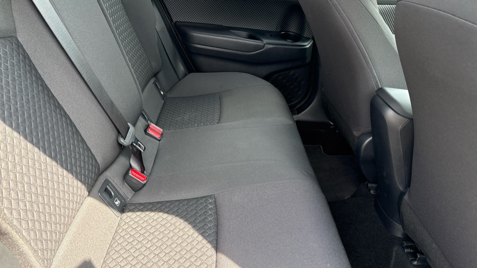 Toyota C-HR 1.8 Hybrid Icon 5dr CVT Hybrid Hatchback - Image 8
