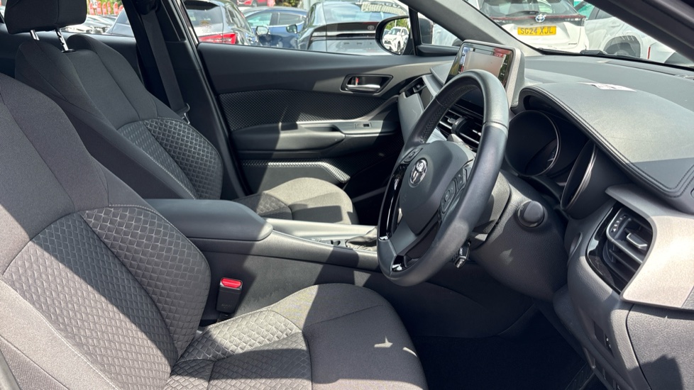Toyota C-HR 1.8 Hybrid Icon 5dr CVT Hybrid Hatchback - Image 12