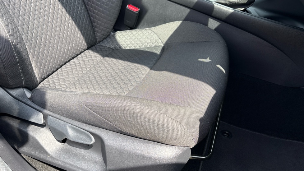 Toyota C-HR 1.8 Hybrid Icon 5dr CVT Hybrid Hatchback - Image 17
