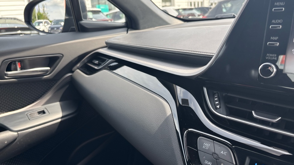 Toyota C-HR 1.8 Hybrid Icon 5dr CVT Hybrid Hatchback - Image 31