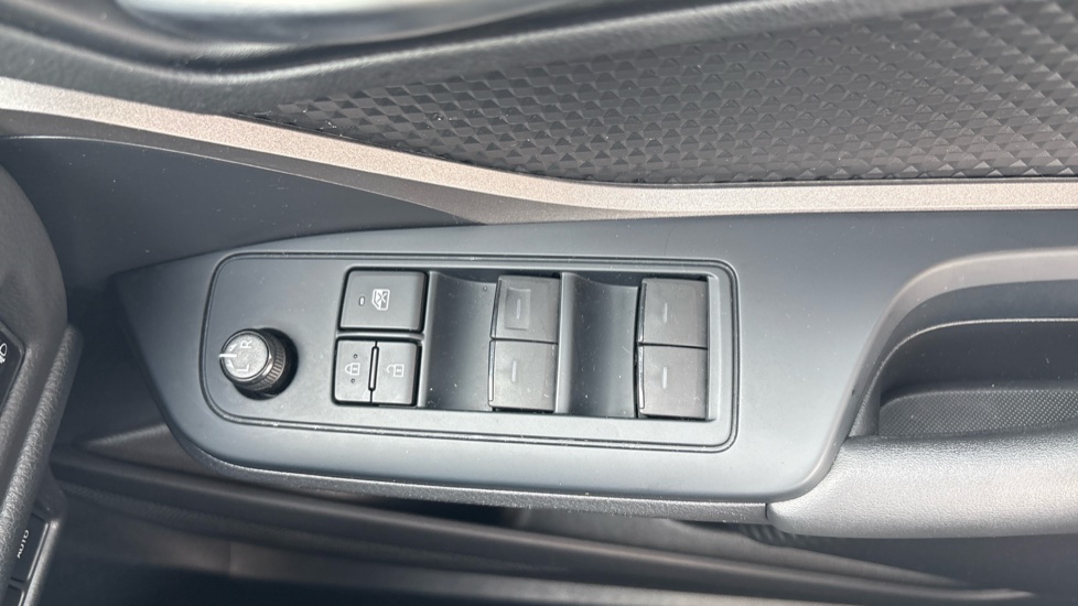 Toyota C-HR 1.8 Hybrid Icon 5dr CVT Hybrid Hatchback - Image 50