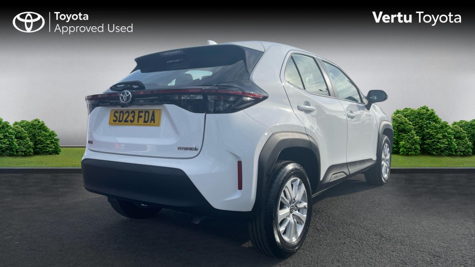 Toyota Yaris Cross 1.5 Hybrid Icon 5dr CVT Hybrid Estate - Image 2