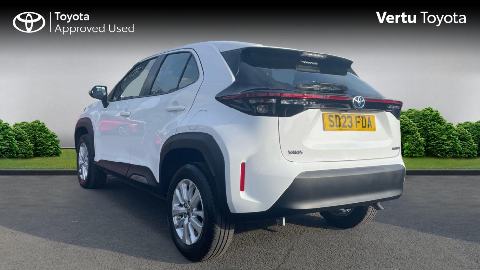 Toyota Yaris Cross 1.5 Hybrid Icon 5dr CVT Hybrid Estate - Image 4