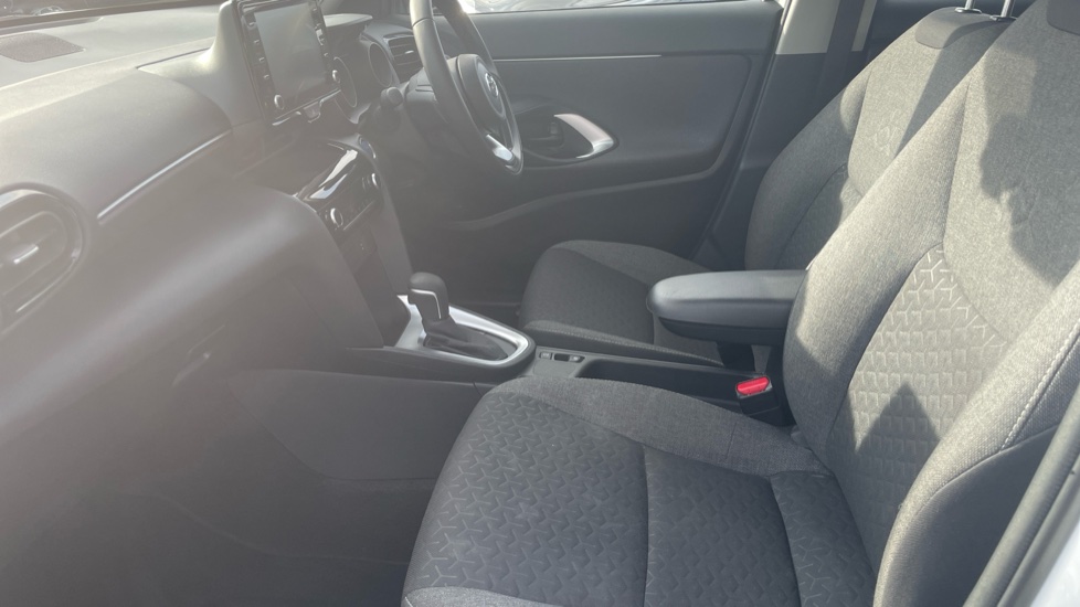 Toyota Yaris Cross 1.5 Hybrid Icon 5dr CVT Hybrid Estate - Image 5