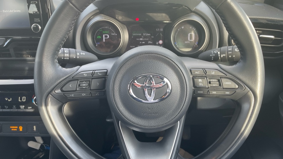 Toyota Yaris Cross 1.5 Hybrid Icon 5dr CVT Hybrid Estate - Image 10