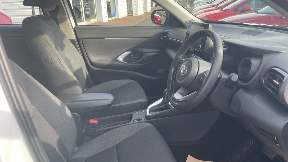 Toyota Yaris Cross 1.5 Hybrid Icon 5dr CVT Hybrid Estate - Image 12
