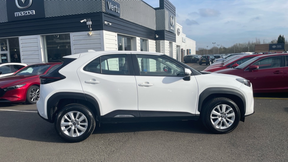 Toyota Yaris Cross 1.5 Hybrid Icon 5dr CVT Hybrid Estate - Image 23