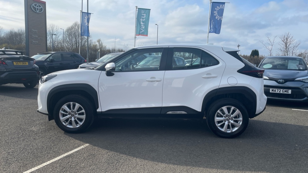 Toyota Yaris Cross 1.5 Hybrid Icon 5dr CVT Hybrid Estate - Image 24