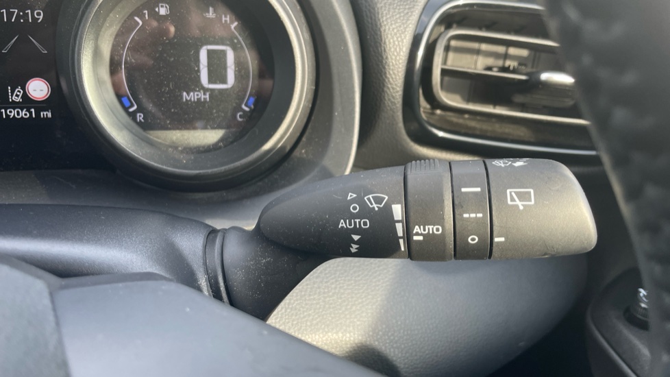 Toyota Yaris Cross 1.5 Hybrid Icon 5dr CVT Hybrid Estate - Image 38