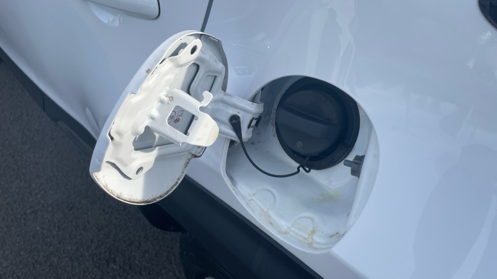 Toyota Yaris Cross 1.5 Hybrid Icon 5dr CVT Hybrid Estate - Image 48