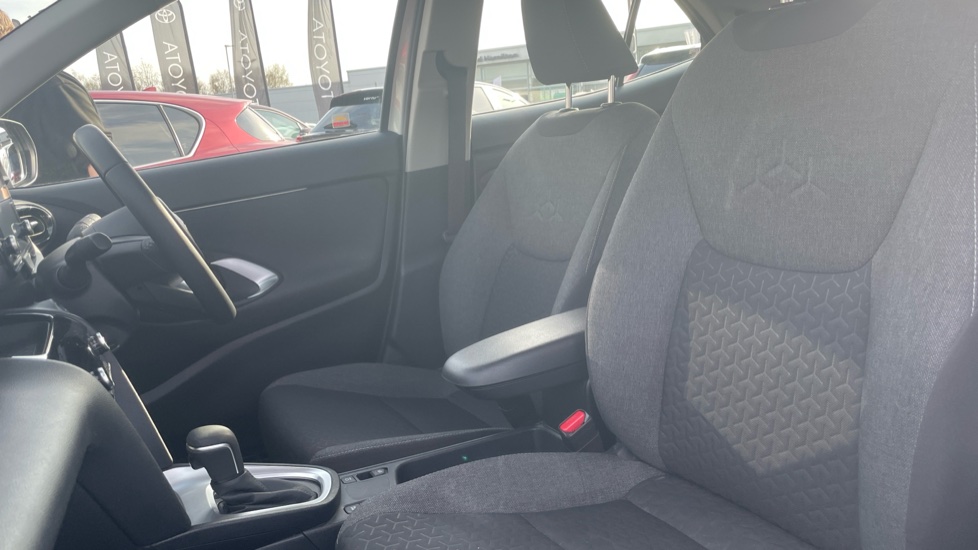 Toyota Yaris Cross 1.5 Hybrid Icon 5dr CVT Hybrid Estate - Image 52