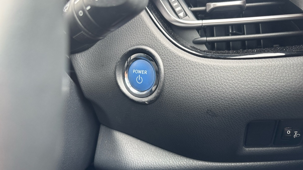 Toyota C-HR 1.8 Hybrid Icon 5dr CVT Hybrid Hatchback - Image 16
