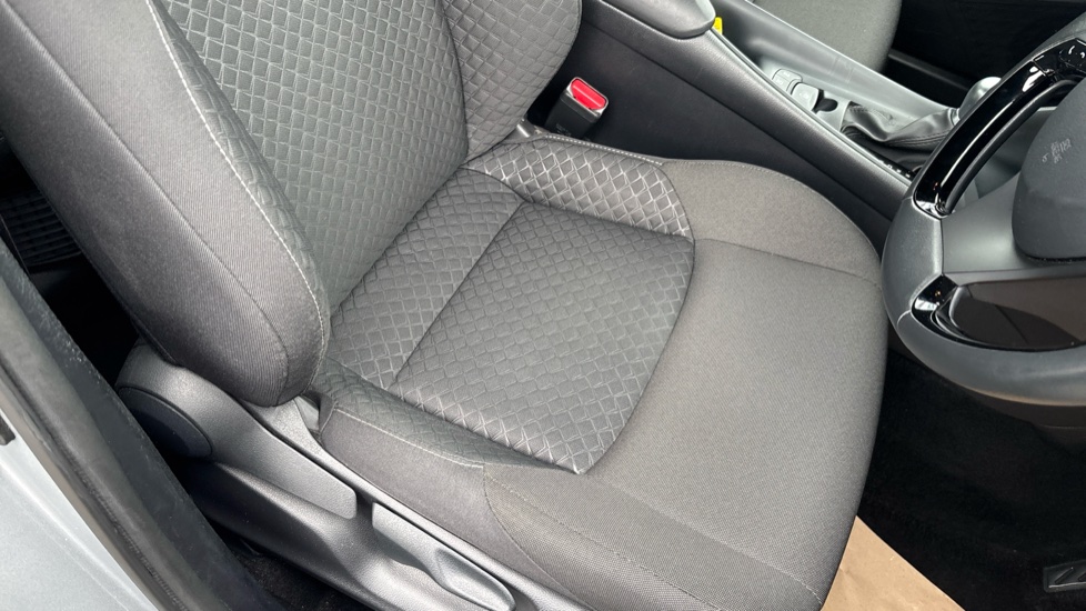 Toyota C-HR 1.8 Hybrid Icon 5dr CVT Hybrid Hatchback - Image 17
