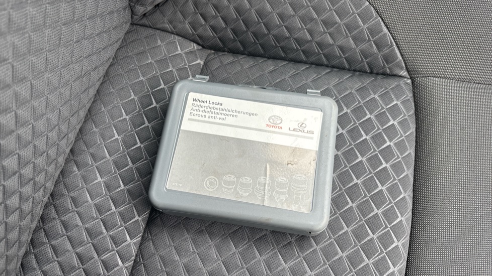 Toyota C-HR 1.8 Hybrid Icon 5dr CVT Hybrid Hatchback - Image 32