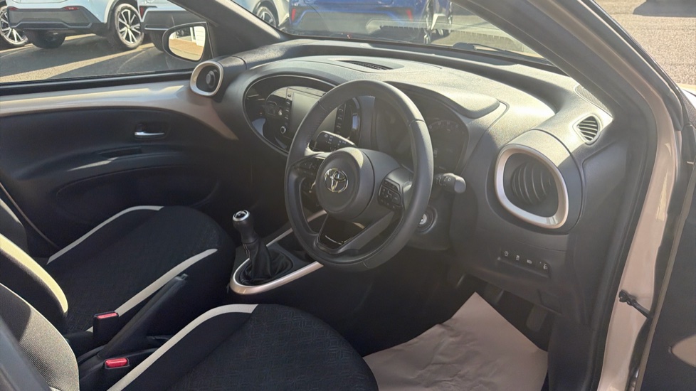 Toyota Aygo X 1.0 VVT-i Edge 5dr Petrol Hatchback - Image 7