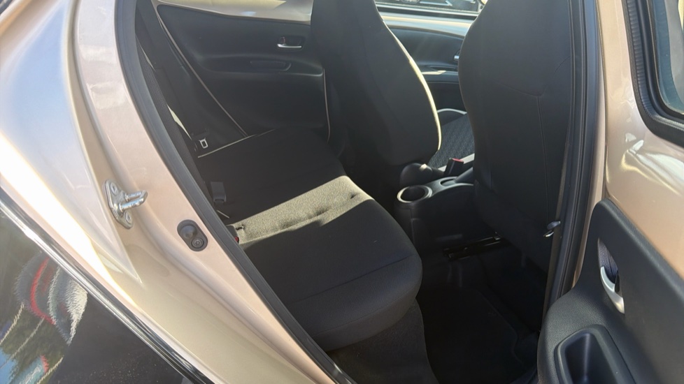 Toyota Aygo X 1.0 VVT-i Edge 5dr Petrol Hatchback - Image 8