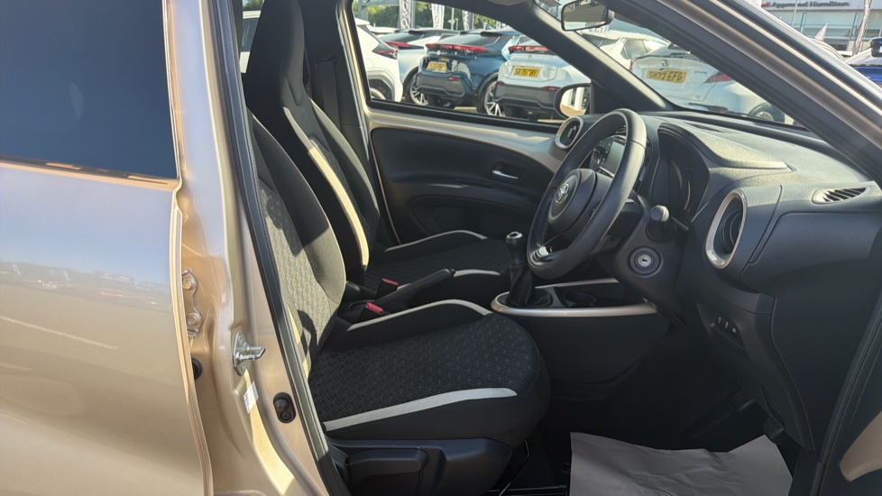 Toyota Aygo X 1.0 VVT-i Edge 5dr Petrol Hatchback - Image 12