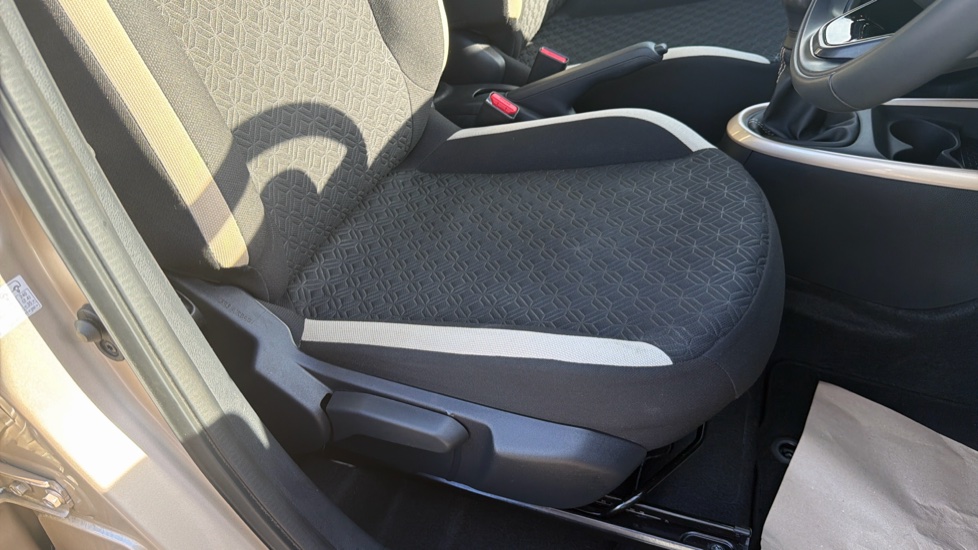 Toyota Aygo X 1.0 VVT-i Edge 5dr Petrol Hatchback - Image 17