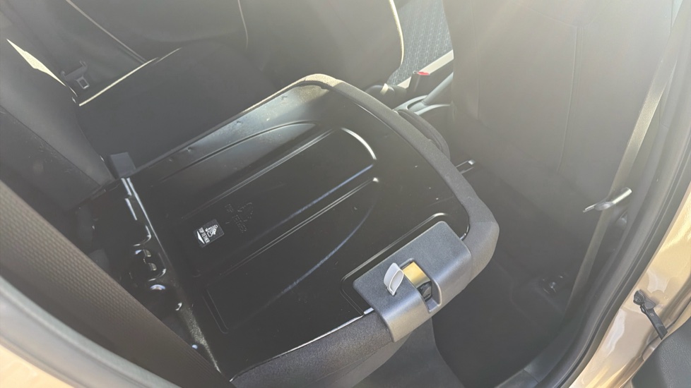 Toyota Aygo X 1.0 VVT-i Edge 5dr Petrol Hatchback - Image 18