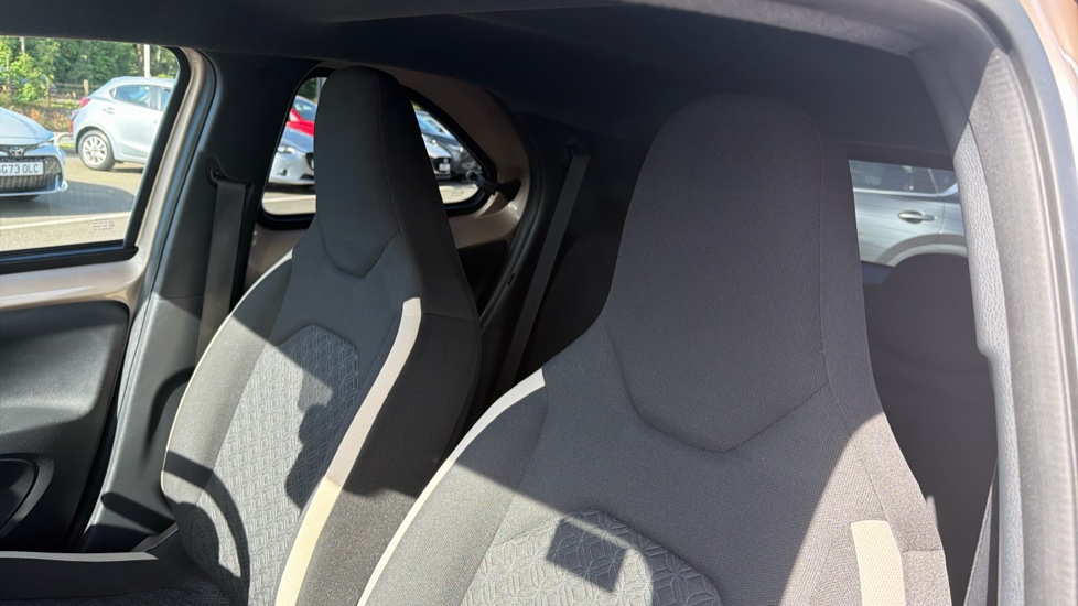 Toyota Aygo X 1.0 VVT-i Edge 5dr Petrol Hatchback - Image 30