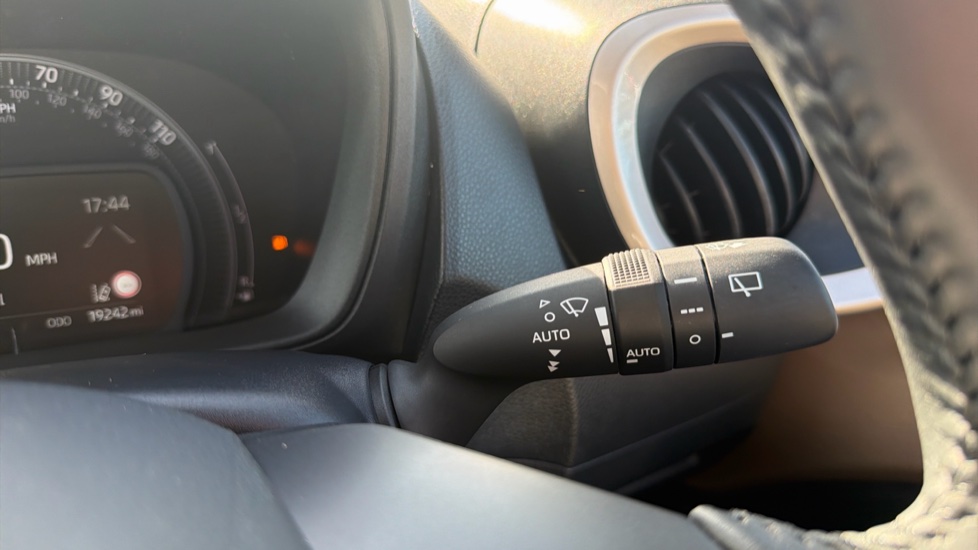 Toyota Aygo X 1.0 VVT-i Edge 5dr Petrol Hatchback - Image 37