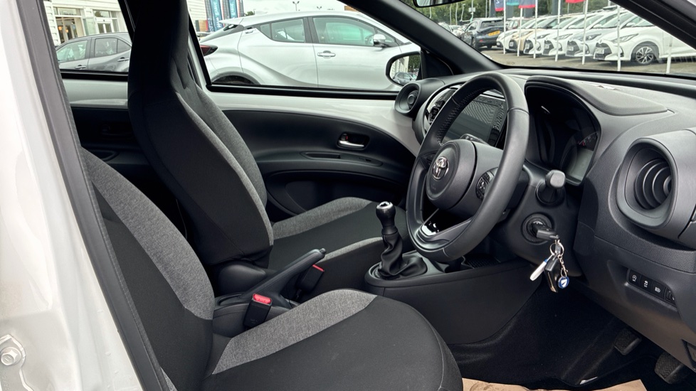 Toyota Aygo X 1.0 VVT-i Pure 5dr Petrol Hatchback - Image 12