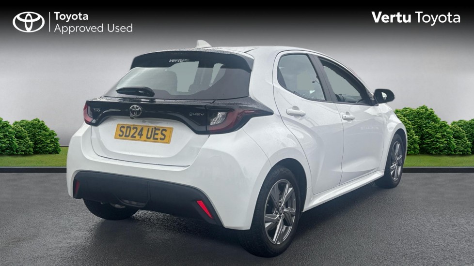 Toyota Yaris 1.5 Hybrid Icon 5dr CVT Hybrid Hatchback - Image 2