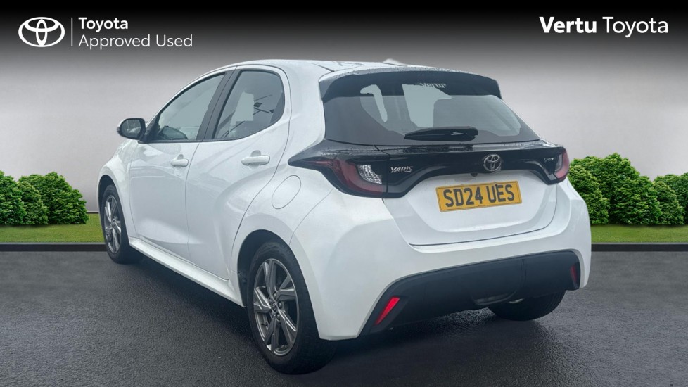 Toyota Yaris 1.5 Hybrid Icon 5dr CVT Hybrid Hatchback - Image 4