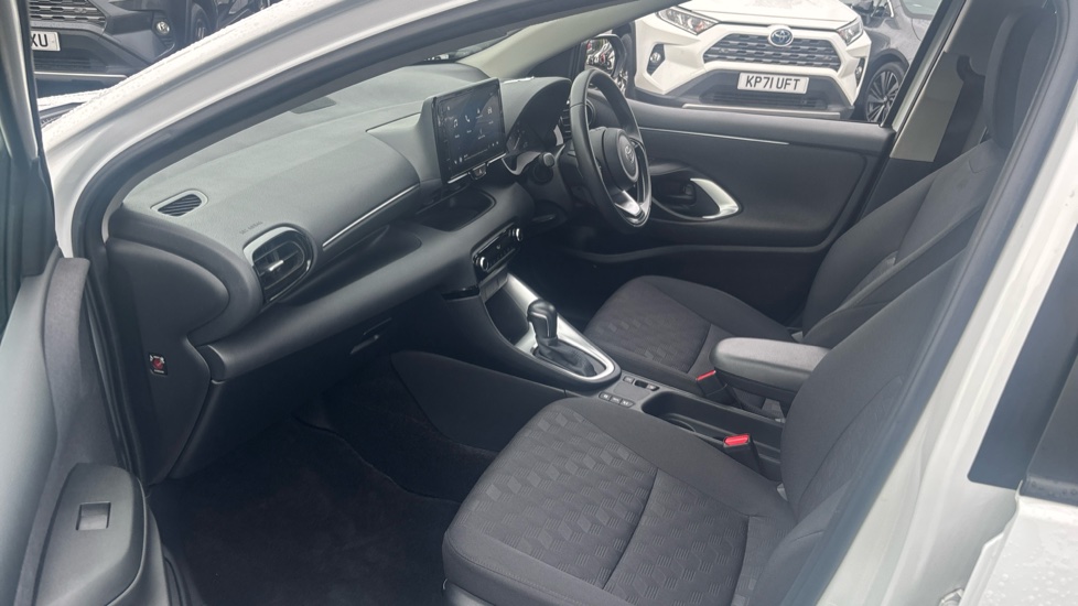 Toyota Yaris 1.5 Hybrid Icon 5dr CVT Hybrid Hatchback - Image 5