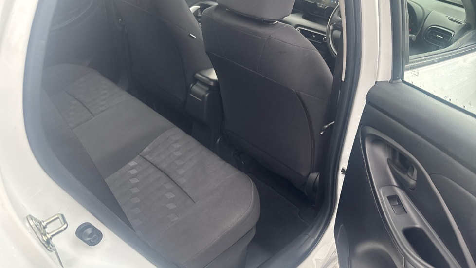 Toyota Yaris 1.5 Hybrid Icon 5dr CVT Hybrid Hatchback - Image 8