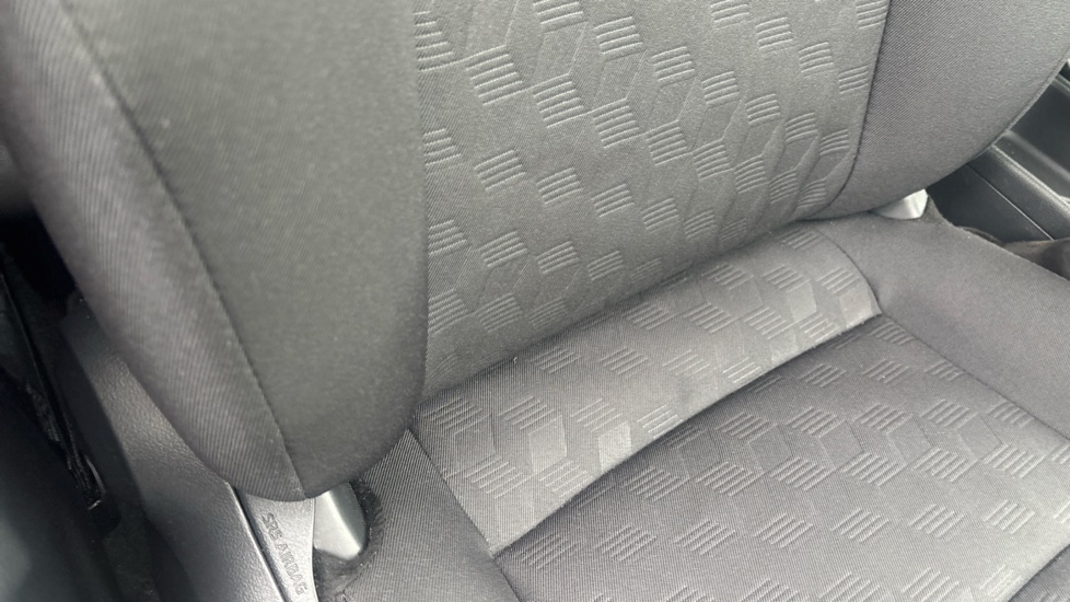 Toyota Yaris 1.5 Hybrid Icon 5dr CVT Hybrid Hatchback - Image 14