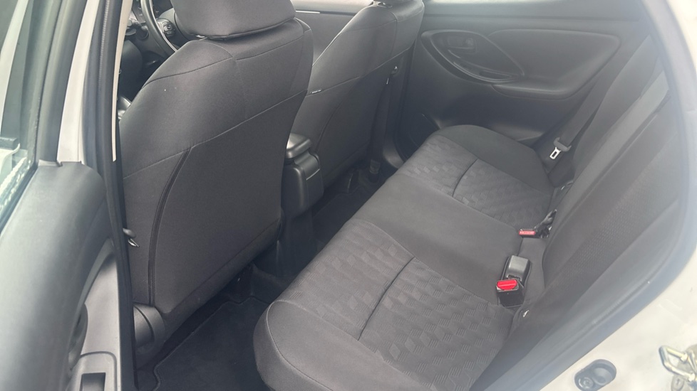 Toyota Yaris 1.5 Hybrid Icon 5dr CVT Hybrid Hatchback - Image 15