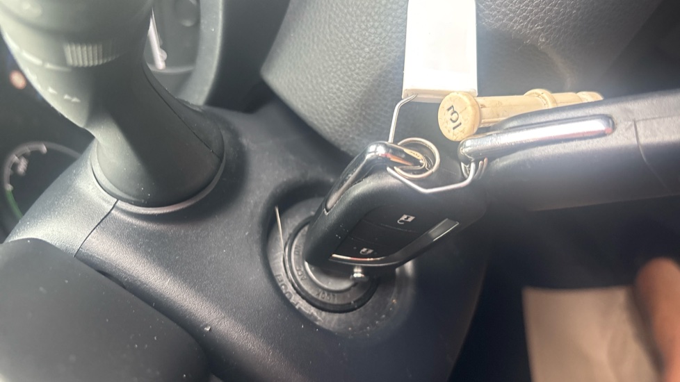 Toyota Yaris 1.5 Hybrid Icon 5dr CVT Hybrid Hatchback - Image 16