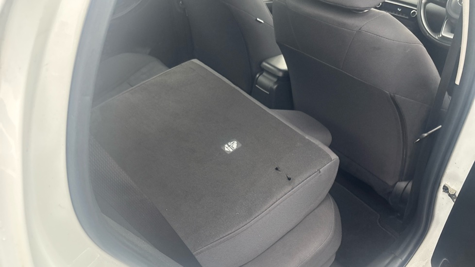Toyota Yaris 1.5 Hybrid Icon 5dr CVT Hybrid Hatchback - Image 18