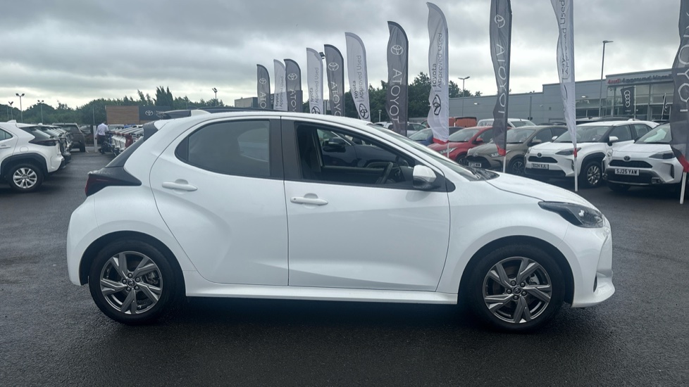 Toyota Yaris 1.5 Hybrid Icon 5dr CVT Hybrid Hatchback - Image 23