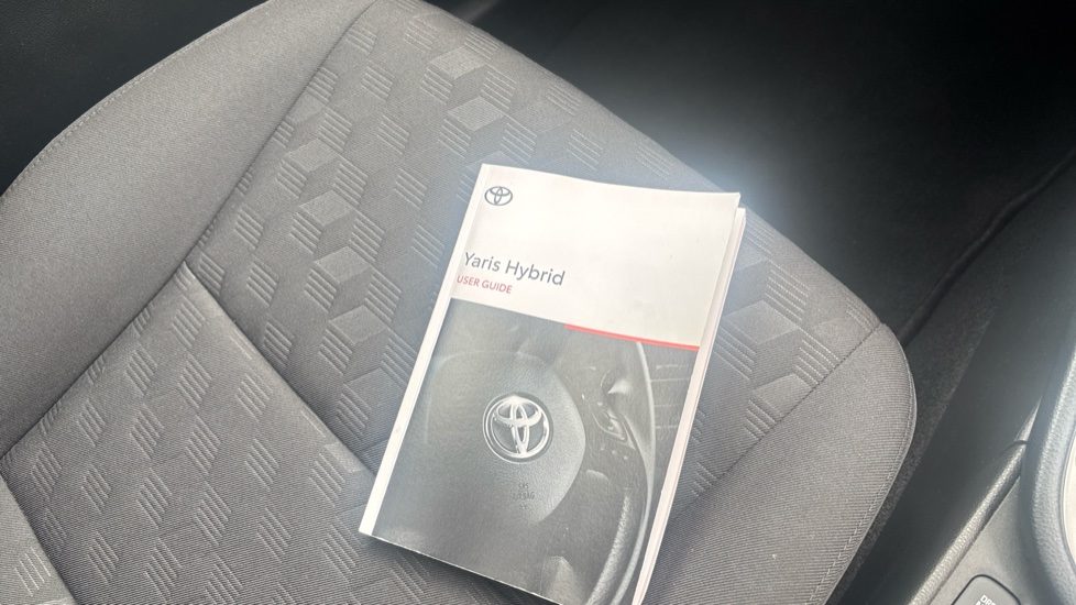 Toyota Yaris 1.5 Hybrid Icon 5dr CVT Hybrid Hatchback - Image 27