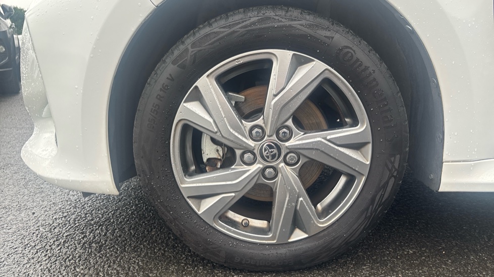 Toyota Yaris 1.5 Hybrid Icon 5dr CVT Hybrid Hatchback - Image 30
