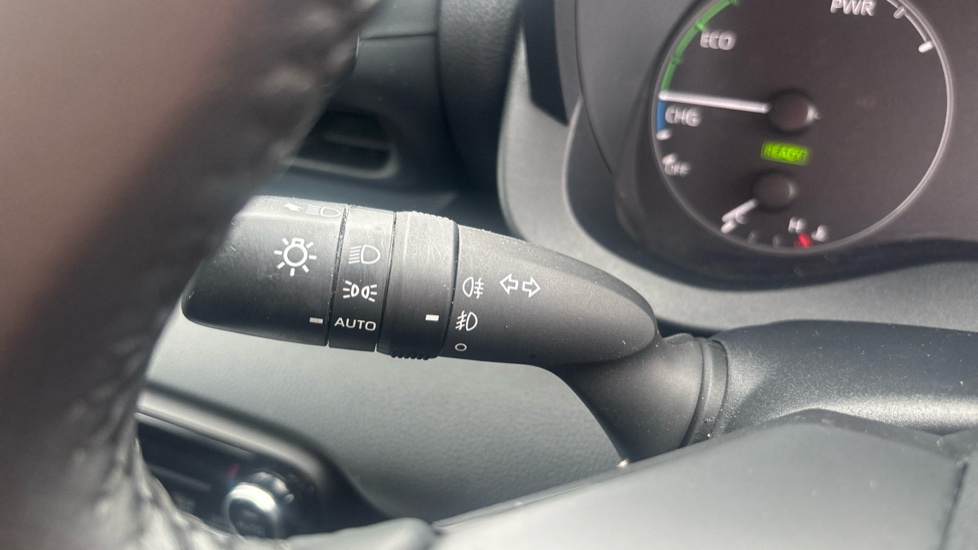 Toyota Yaris 1.5 Hybrid Icon 5dr CVT Hybrid Hatchback - Image 35