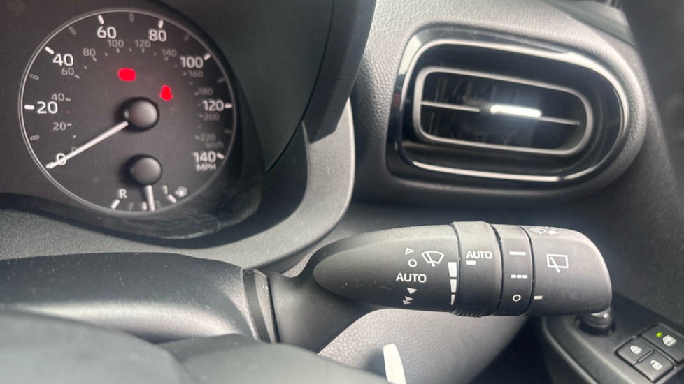 Toyota Yaris 1.5 Hybrid Icon 5dr CVT Hybrid Hatchback - Image 36