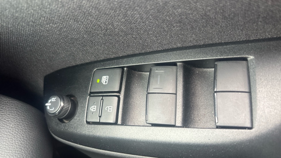 Toyota Yaris 1.5 Hybrid Icon 5dr CVT Hybrid Hatchback - Image 37