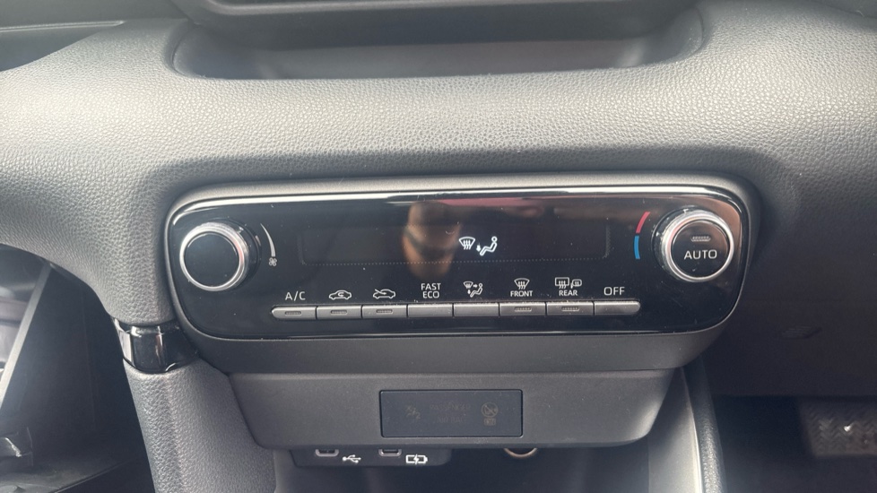 Toyota Yaris 1.5 Hybrid Icon 5dr CVT Hybrid Hatchback - Image 40