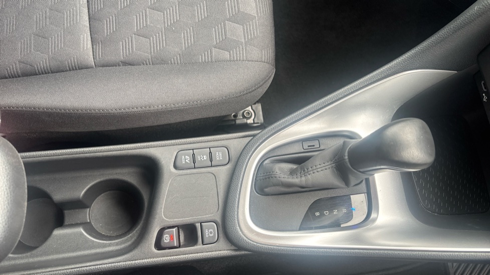 Toyota Yaris 1.5 Hybrid Icon 5dr CVT Hybrid Hatchback - Image 42
