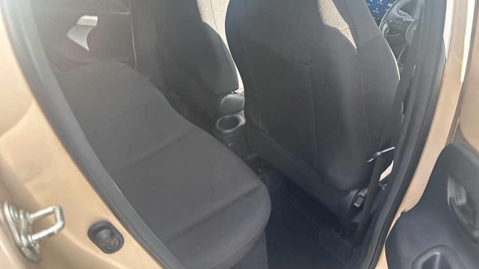 Toyota Aygo X 1.0 VVT-i Edge 5dr Auto Petrol Hatchback - Image 8