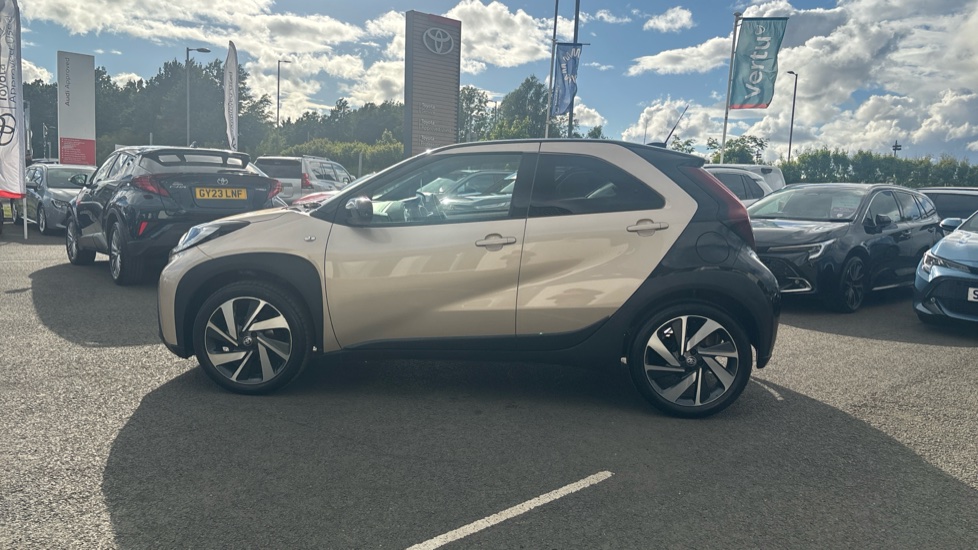 Toyota Aygo X 1.0 VVT-i Edge 5dr Auto Petrol Hatchback - Image 24