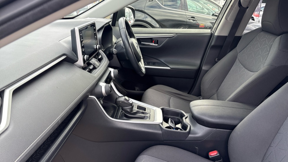 Toyota RAV4 2.5 VVT-i Hybrid Design 5dr CVT 2WD Hybrid Estate - Image 5