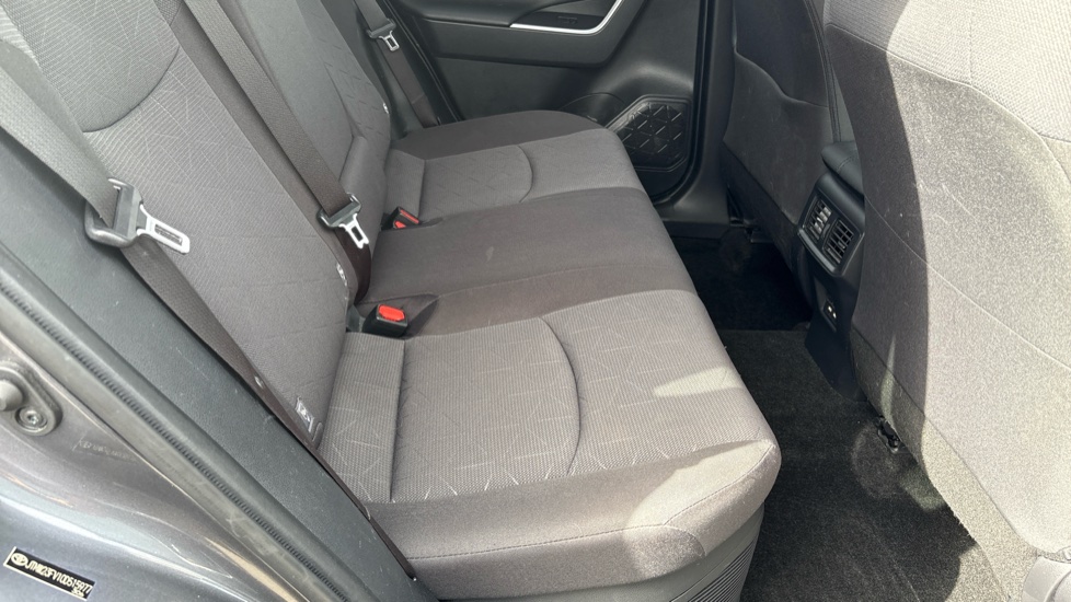 Toyota RAV4 2.5 VVT-i Hybrid Design 5dr CVT 2WD Hybrid Estate - Image 8