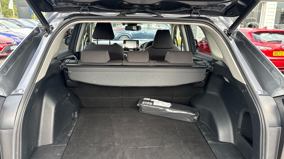 Toyota RAV4 2.5 VVT-i Hybrid Design 5dr CVT 2WD Hybrid Estate - Image 13