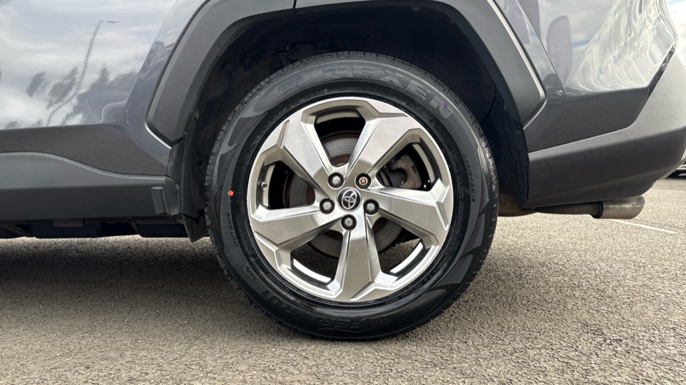 Toyota RAV4 2.5 VVT-i Hybrid Design 5dr CVT 2WD Hybrid Estate - Image 25